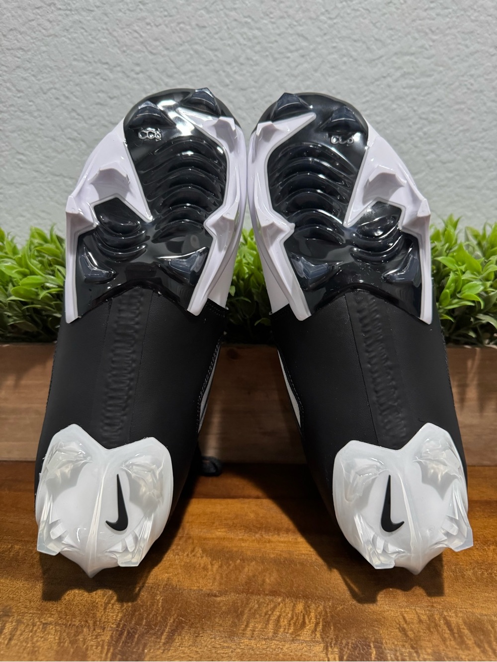 Nike Air Diamond Turf 93 TD White/Black Football Cleats HF5298-101 Mens Size 8.5 - Picture 9 of 11
